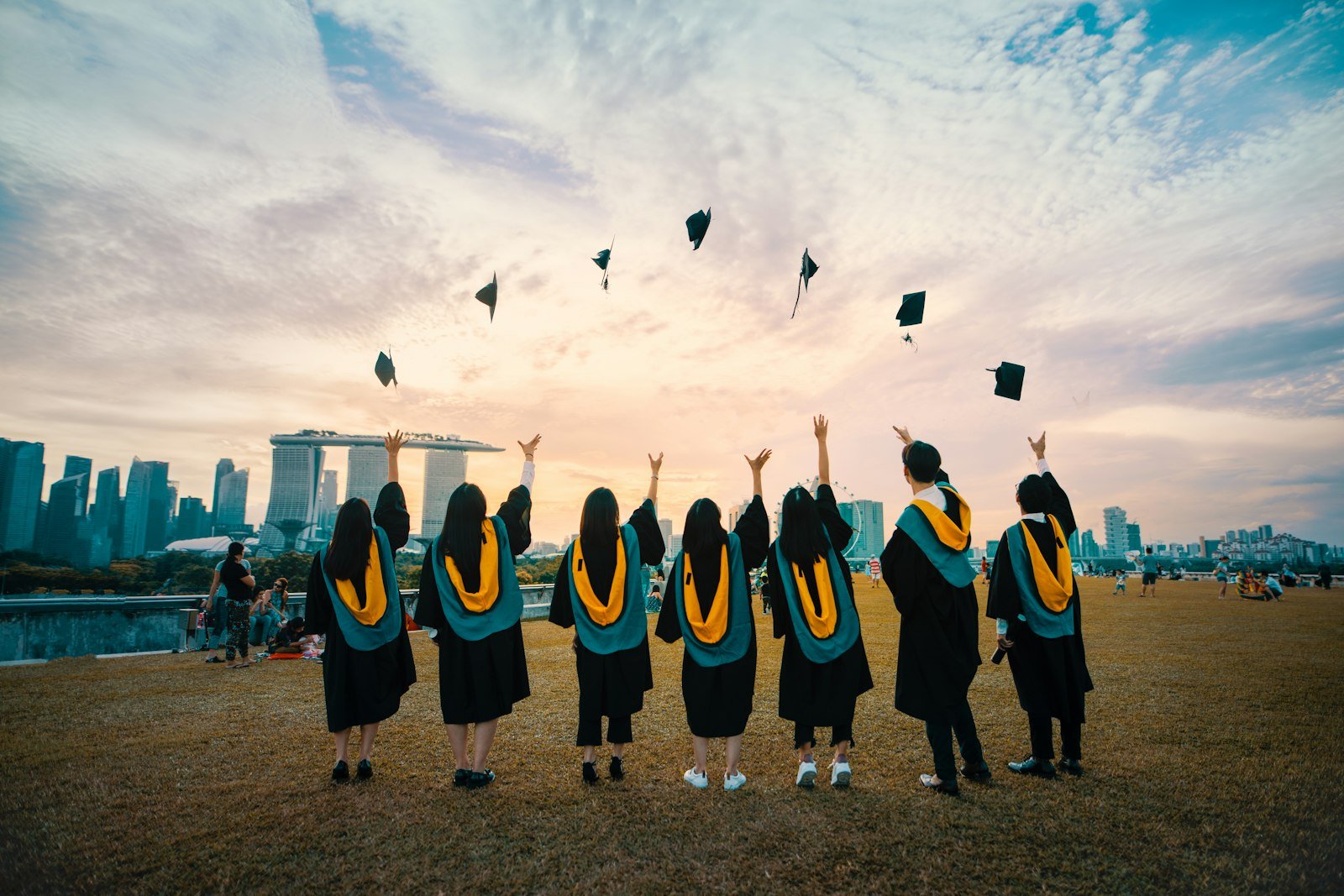 Graduación al atardecer