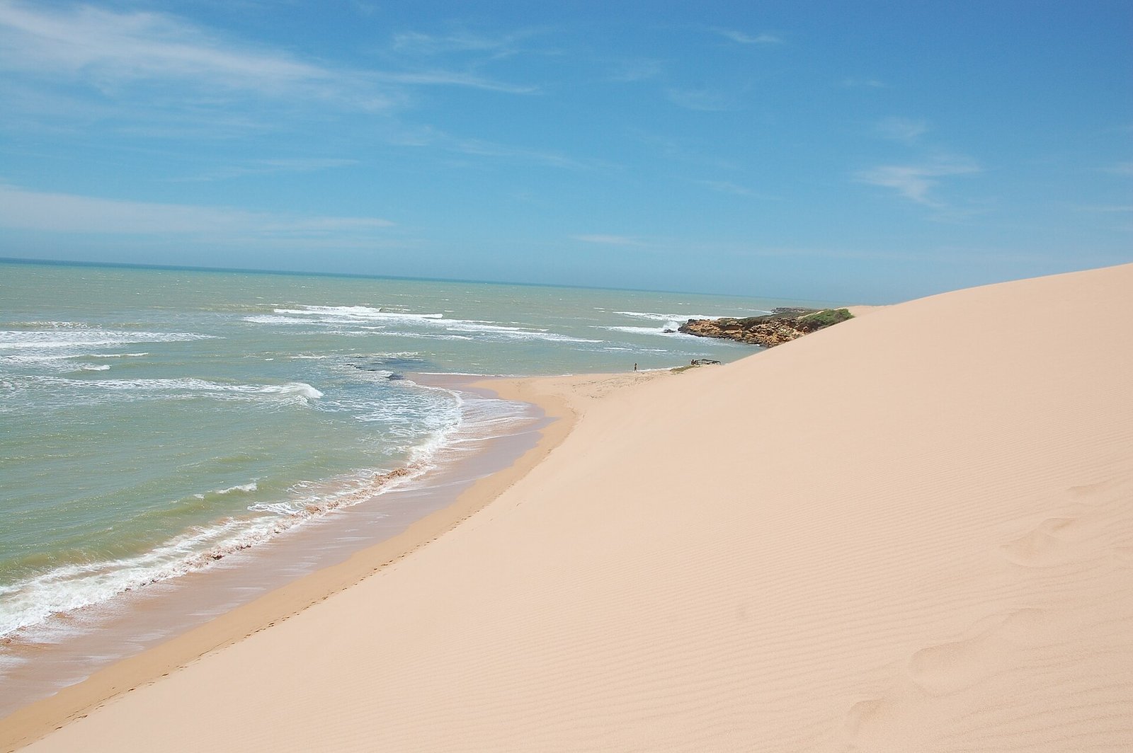 Dunas de la Alta Guajira frente al mar