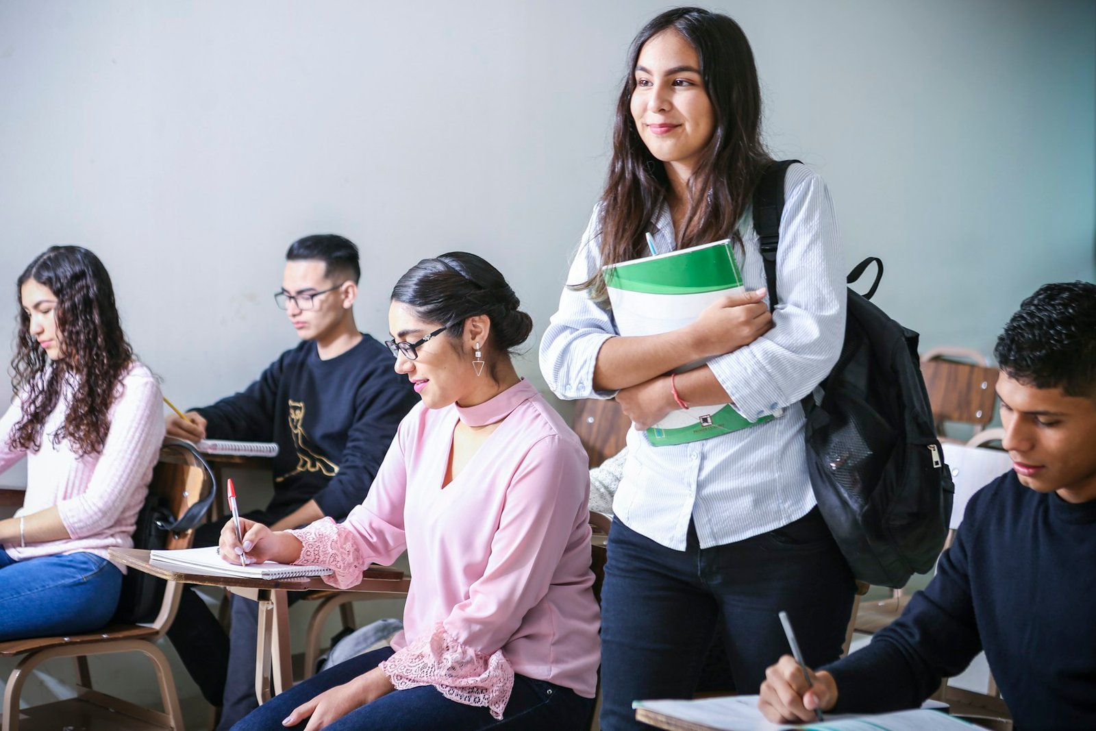 Estudiantes en un salón de clase en La Guajira
