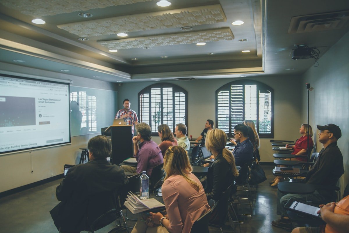 Taller de formación con un grupo de asistentes